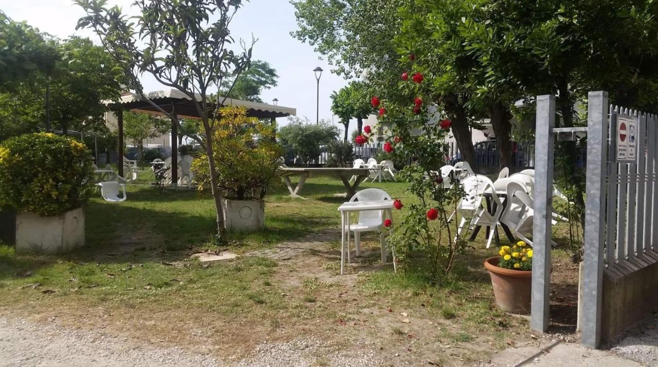 Hotel Del Vecchio Rimini Exterior foto